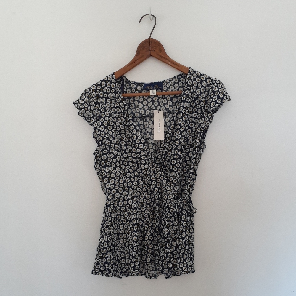 •Blue Rain/Francesca's• Floral Daisy Wrap Top